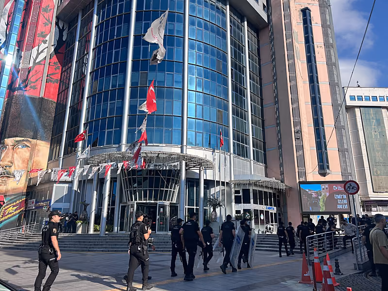 İzmit Belediyesi soruşturmasında gizli tanıktan şok ifade! 1,6 milyonluk ihale 84 milyon TL gösterildi: Veli Ağbaba’nın sevgilisi…