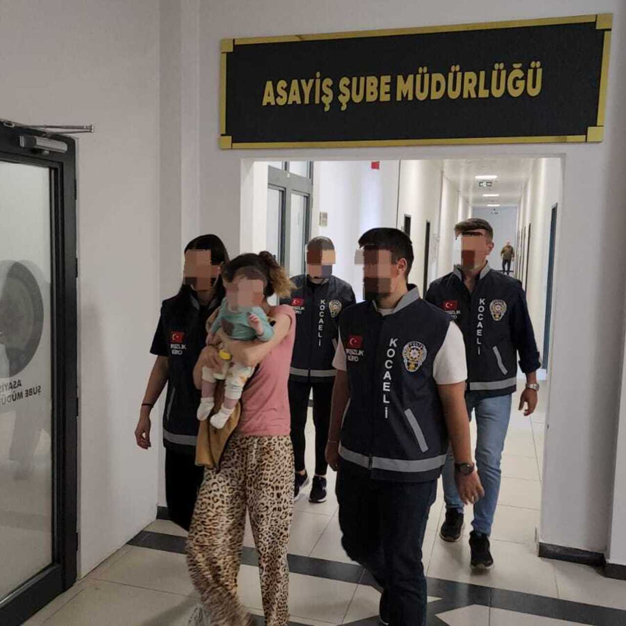 Kucağında bebeğiyle adliyeye sevk edildi
