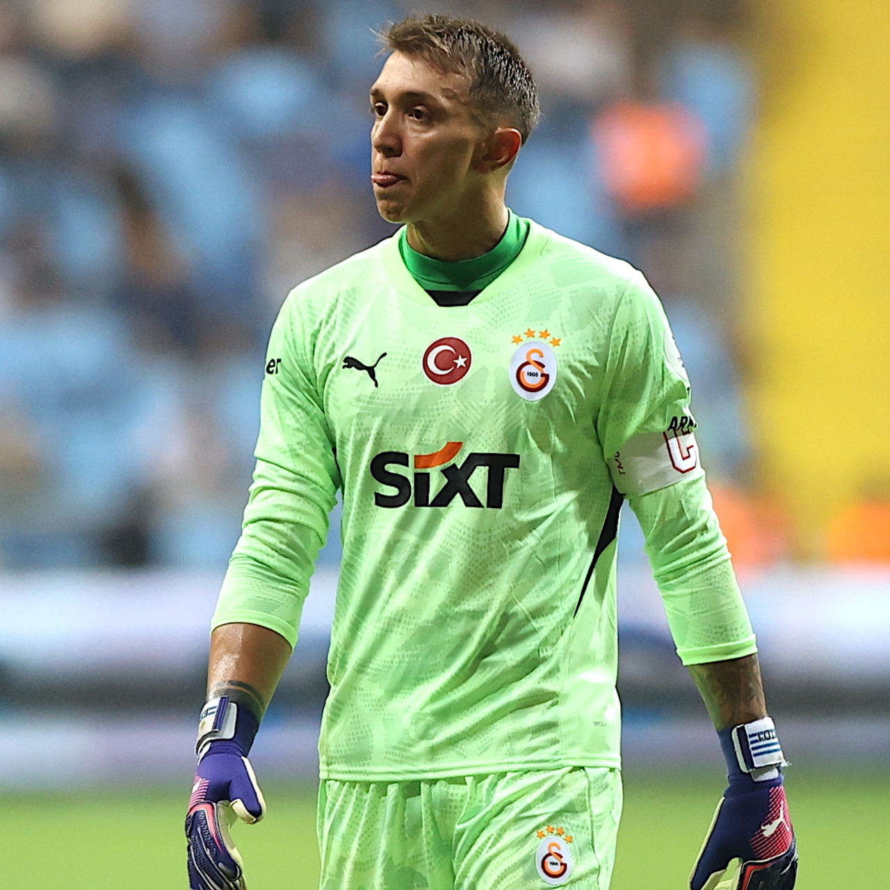 UEFA'dan Muslera'ya şok ceza!