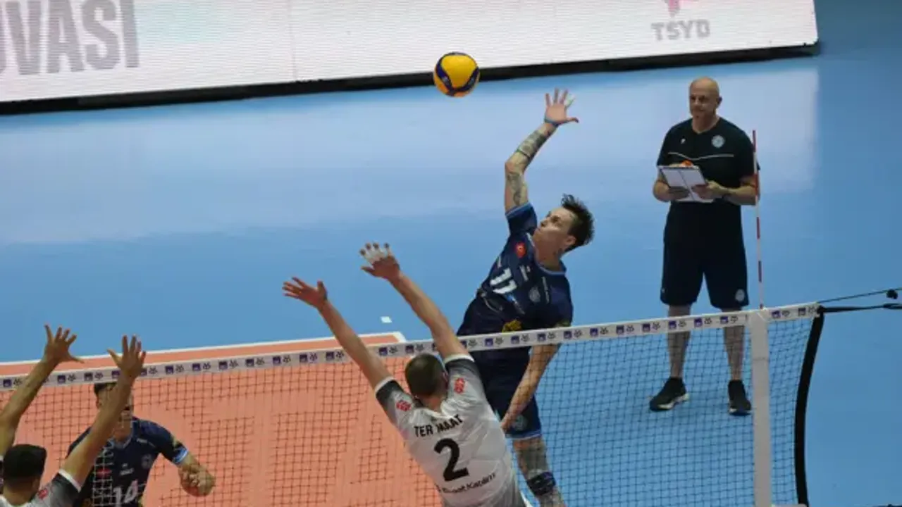 Ziraat Bankkart, Arkas Spor'u mağlup etti: TSYD İzmir Voleybol Turnuvası'nda nefesleri kesen maç!