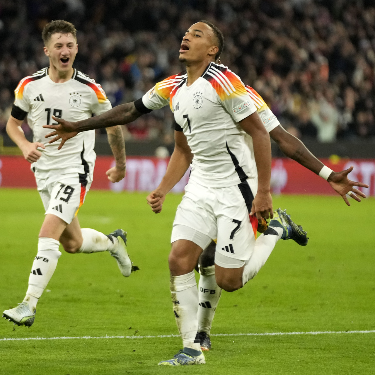 Almanya, Hollanda'yı tek golle devirdi!