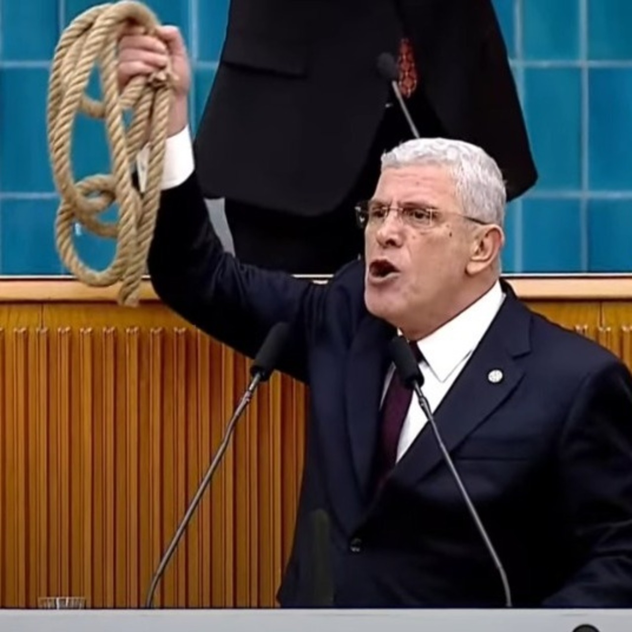 Dervişoğlu, Bahçeli'ye ip attı