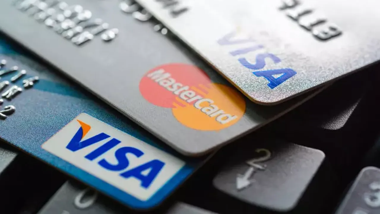 Kredi kartı faiz oranları değişiyor: Bankalar mesaj göndermeye başladı! 1 Kasım'dan itibaren geçerli olacak rakam nedir?
