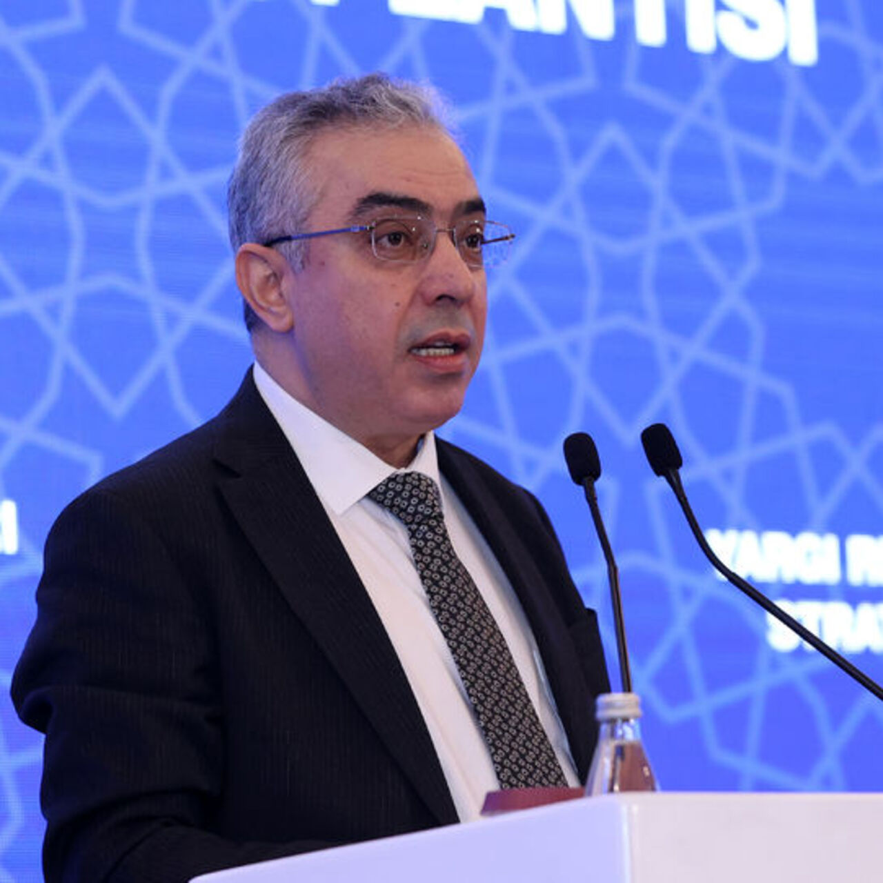 Uçum'dan 'ayakta karşılama' paylaşımı