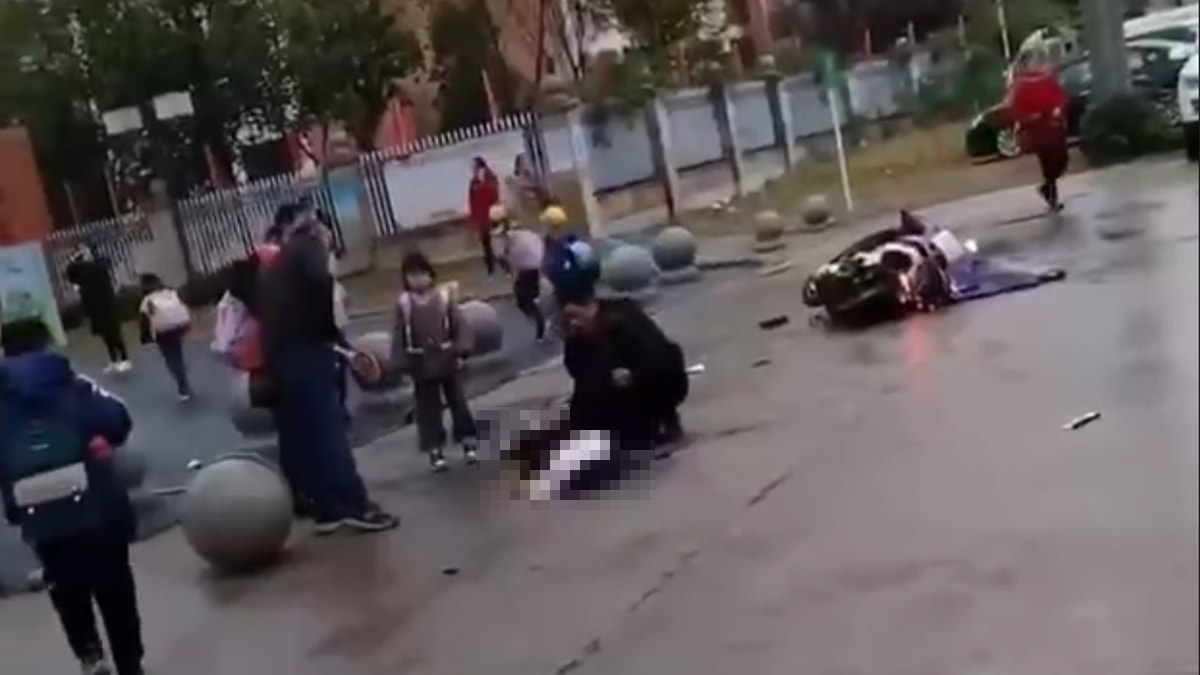 Çin'de bir araç daha yayalara daldı: Bu kez ilkokul hedefte