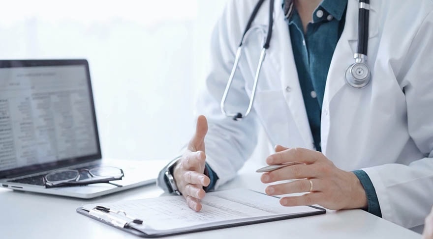 Kendisine kanser teşhisi koyan doktor, herkesin bilmesi gereken 'iki uyarı işareti' paylaştı