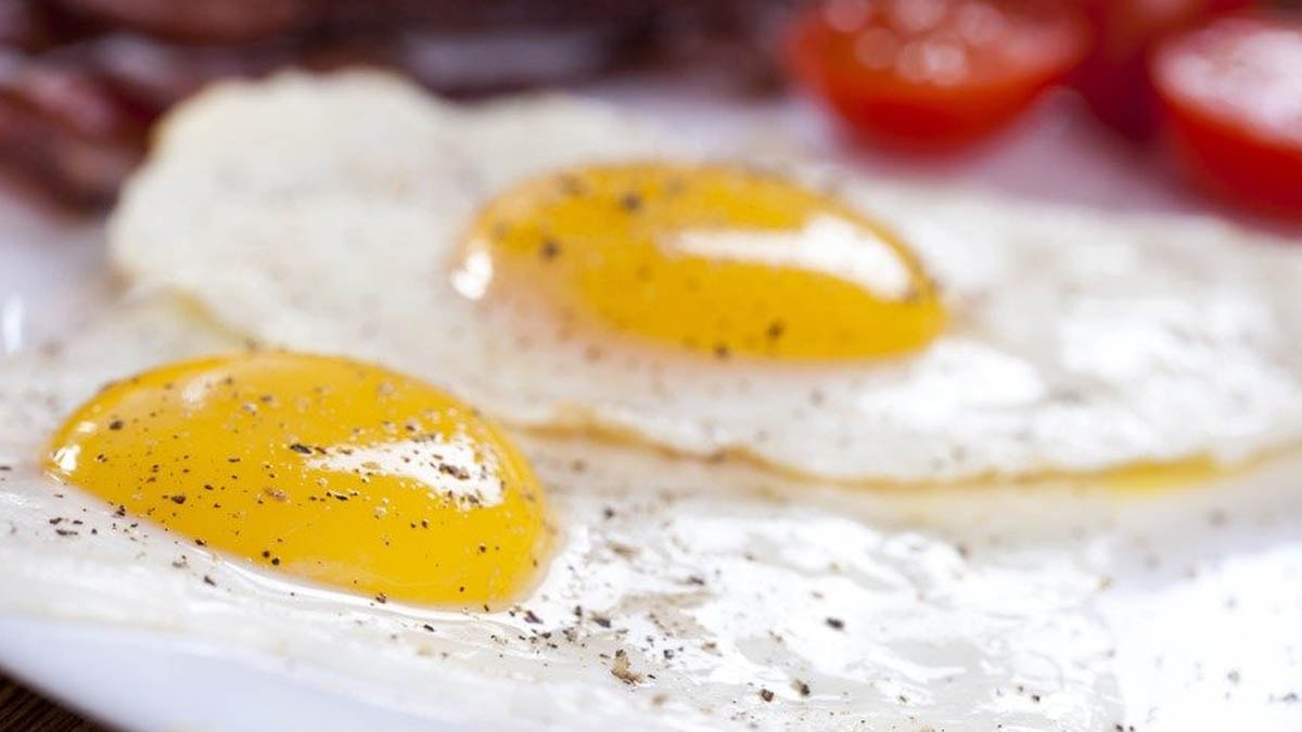 Meğer yumurtayı bu yağla pişirmek gerekiyormuş! Herkes zeytinyağı sanıyor, ama değil...