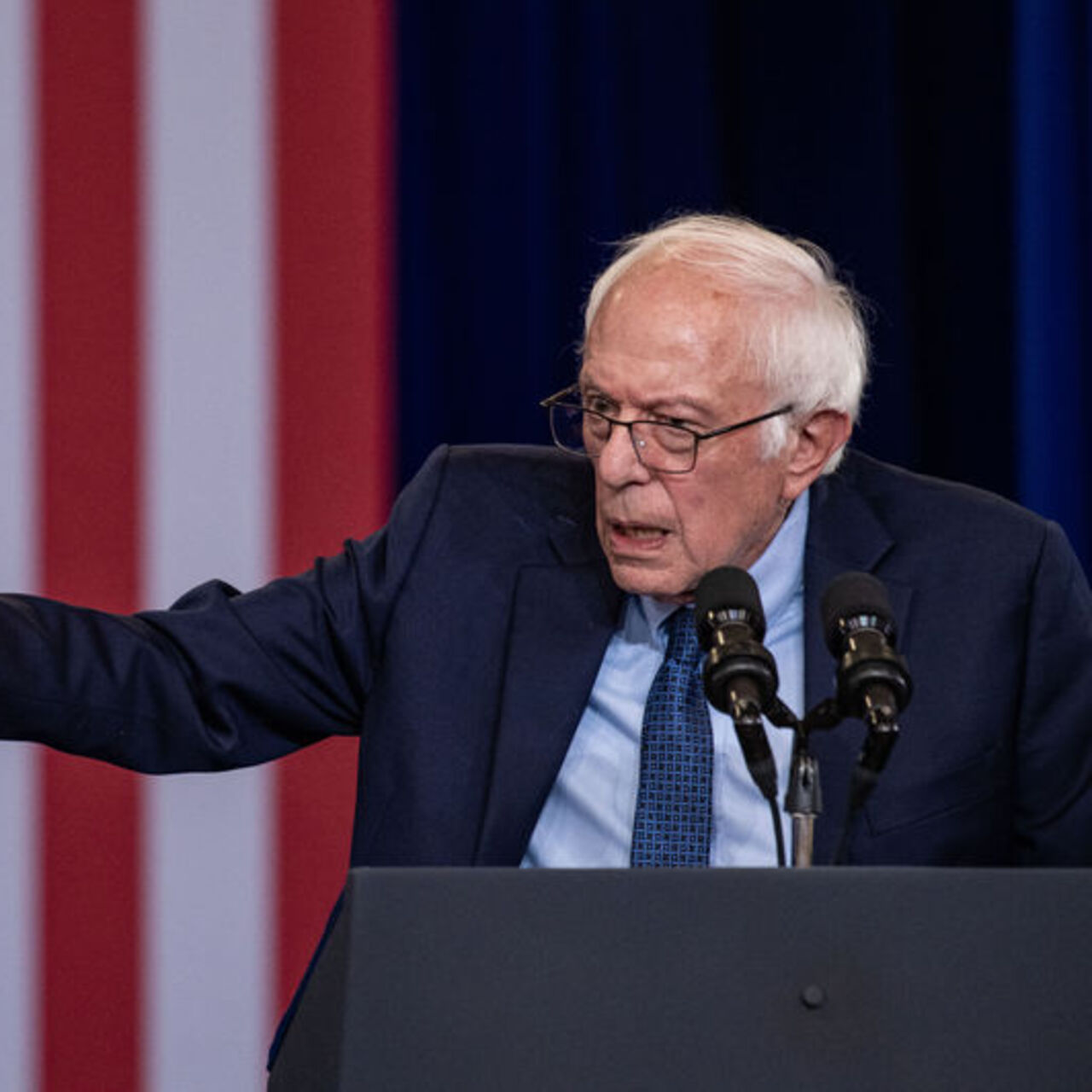 Sanders'tan Demokratlara sert eleştiri