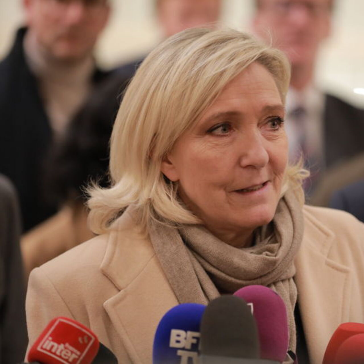 Fransa'da hükûmet zora girdi