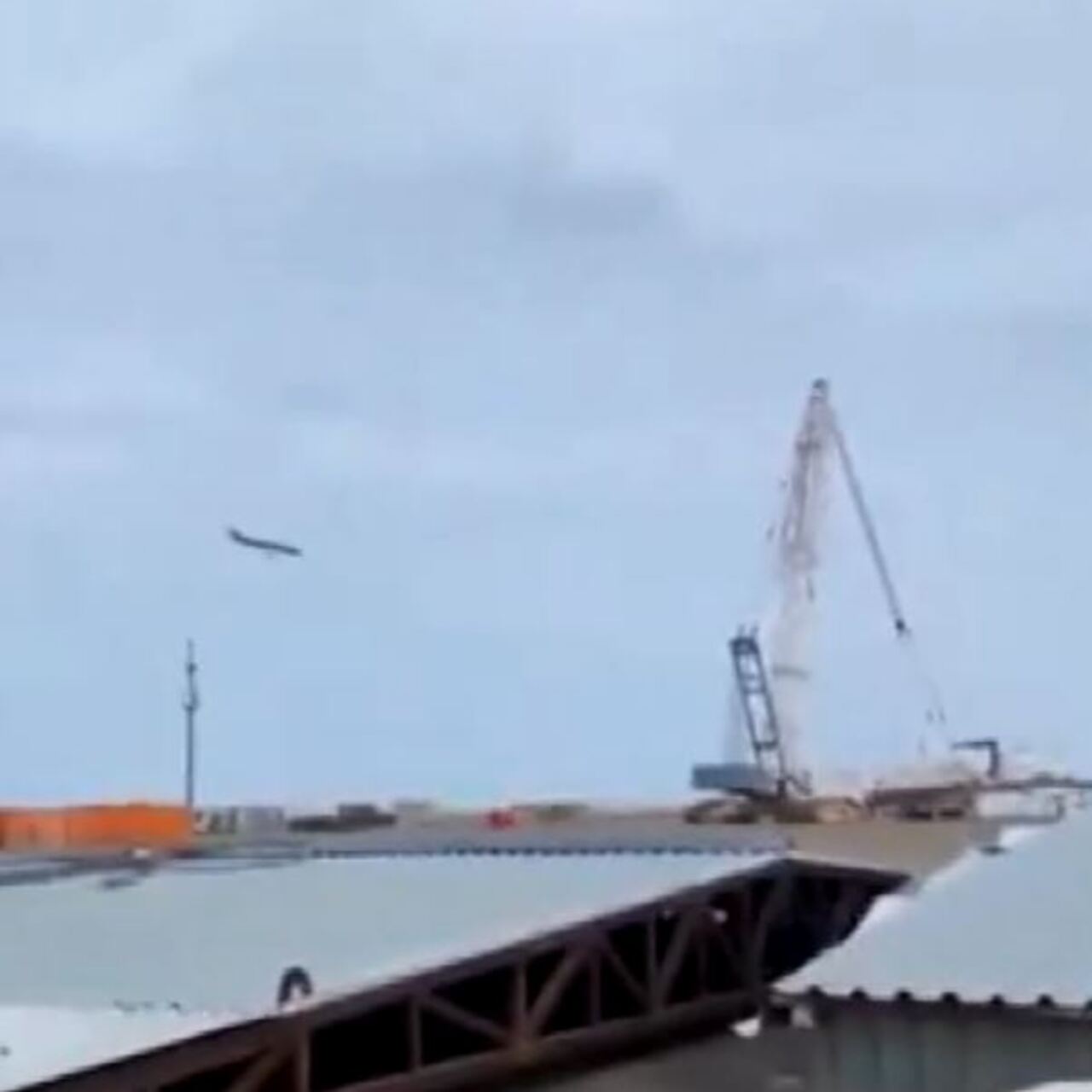 Kazakistan'da yolcu uçağı düştü