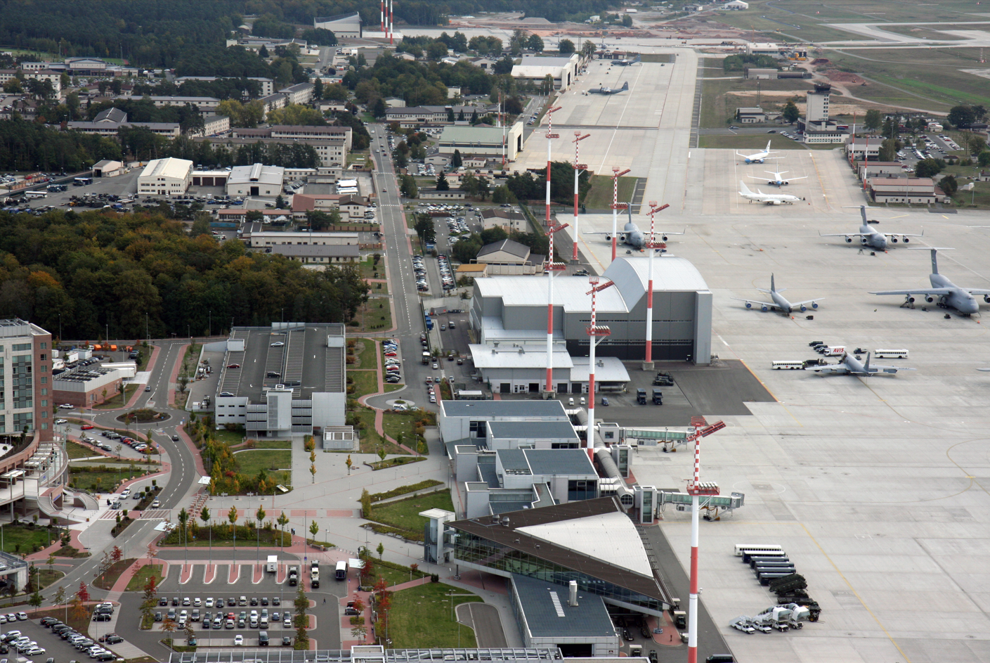 Tanımlanamayan İHA'lar, ülkenin askeri üssü üzerinde görüldü