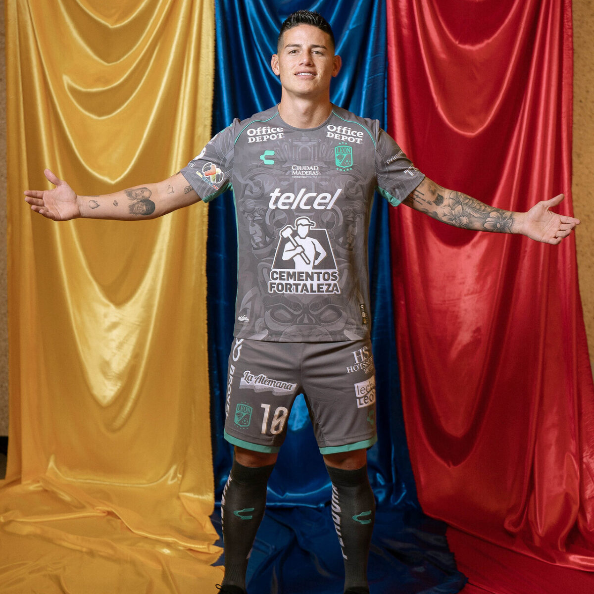 James Rodriguez'den sürpriz imza!
