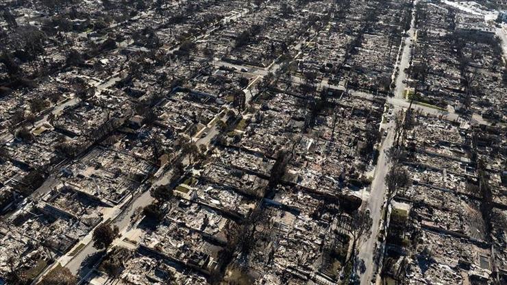 Trump, orman yangınlarının yaşandığı Los Angeles için 'bombayla vurulmuş gibi' yorumu