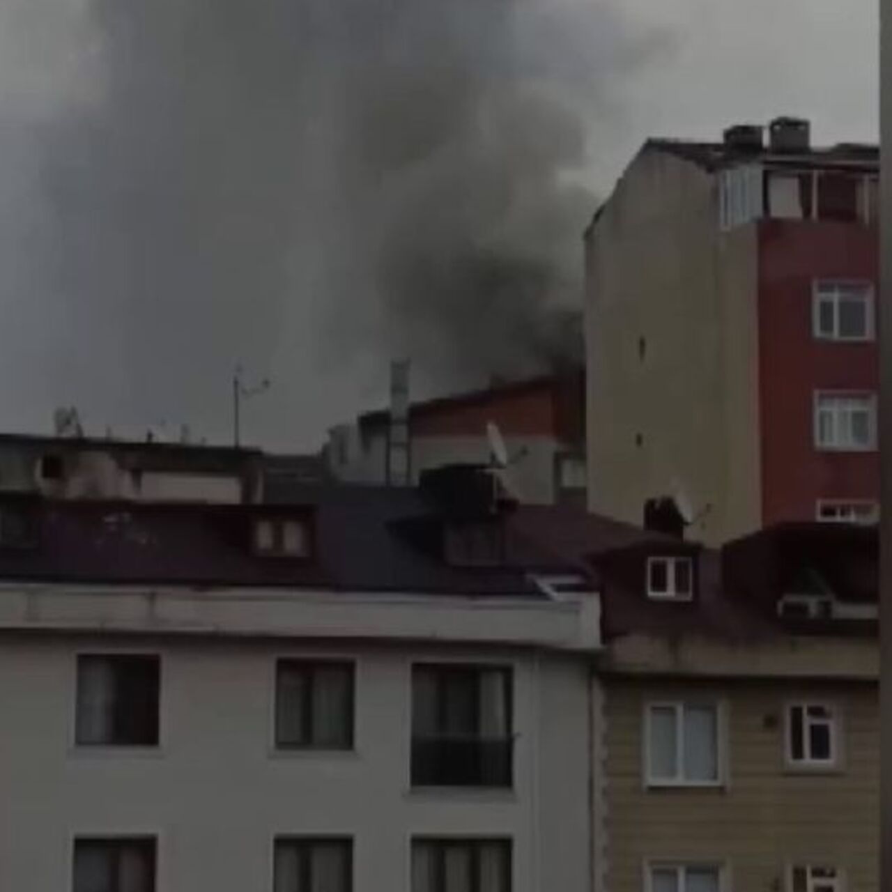 Kağıthane'de korkutan yangın