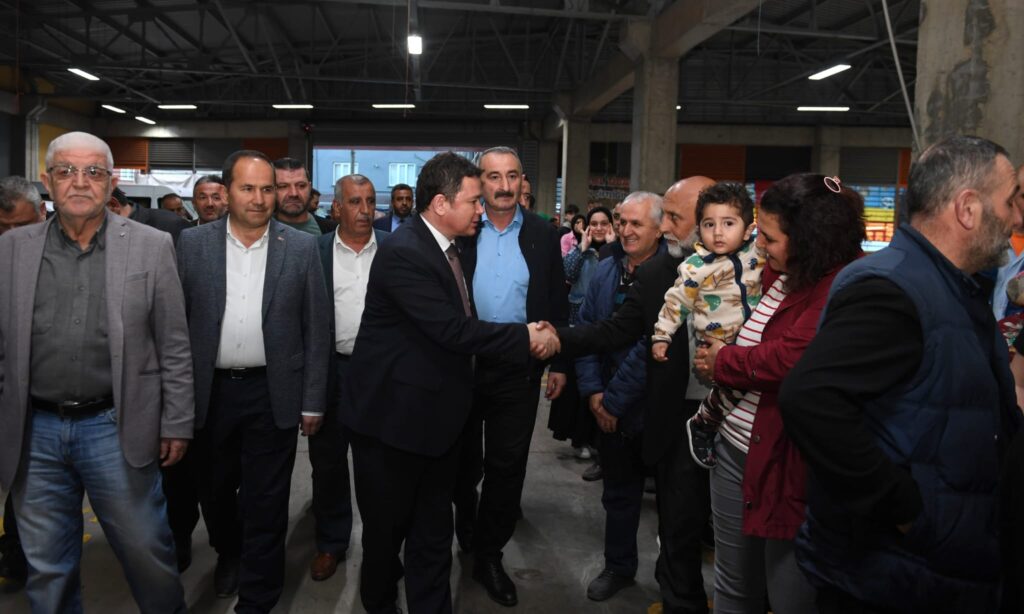 Başkan Aydın bin kişiyle aynı anda iftar açtı