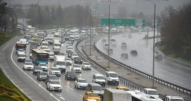 İstanbul'da yağmur ve trafik!