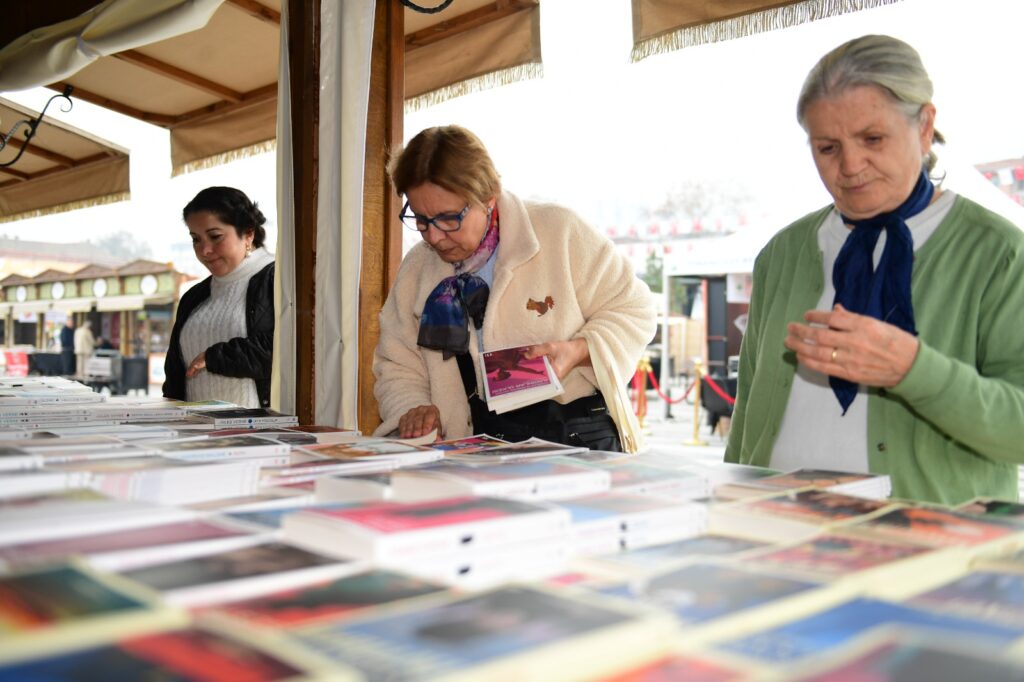 Osmangazi’de Kitap Dolu Günler Sürüyor