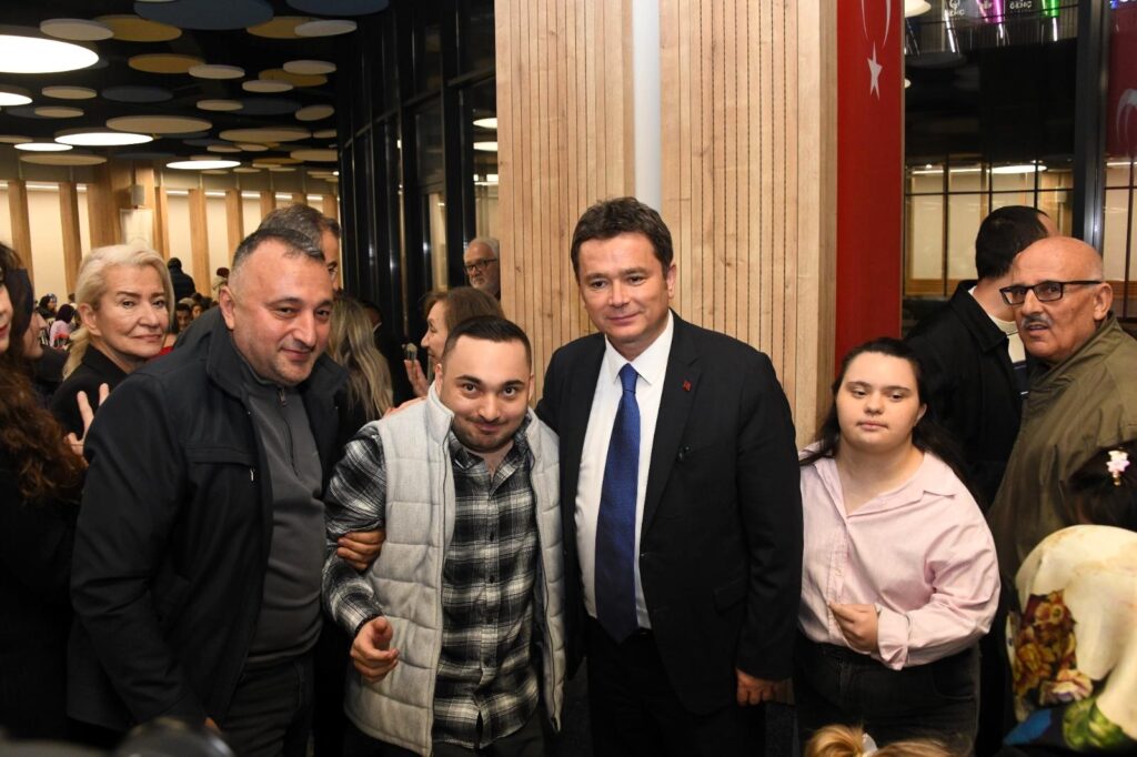 Başkan Erkan Aydın Engelleri Sevgiyle Aştı