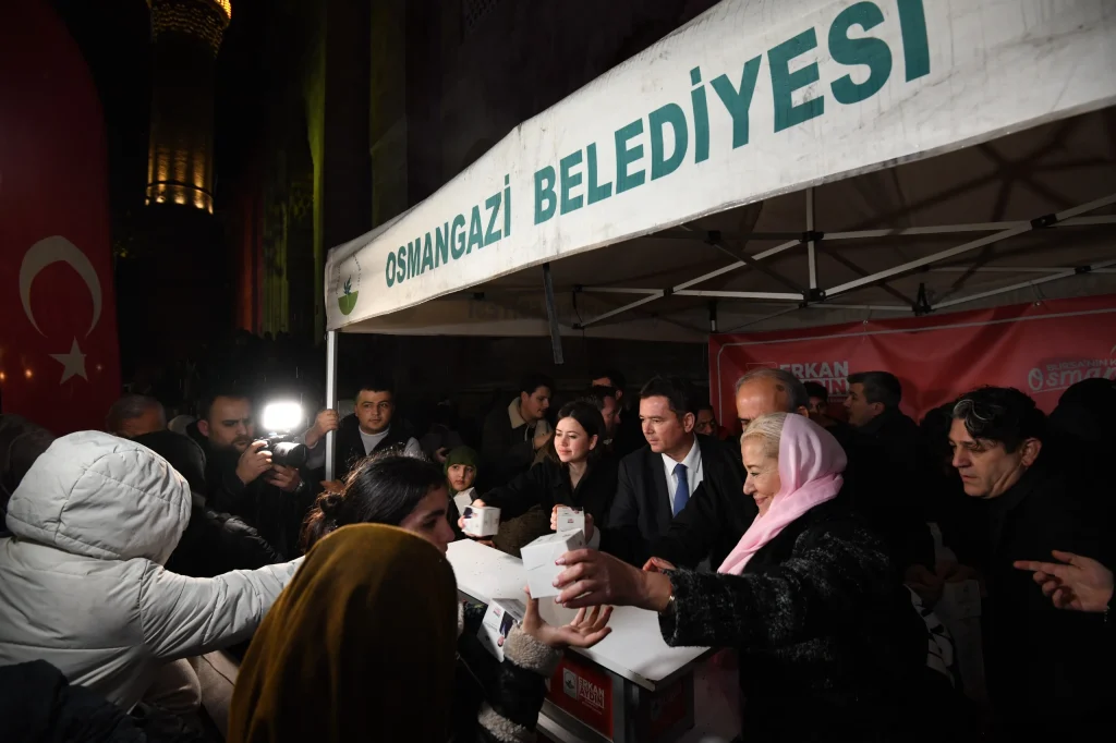 Başkan Erkan Aydın’dan Kandil Simidi İkramı