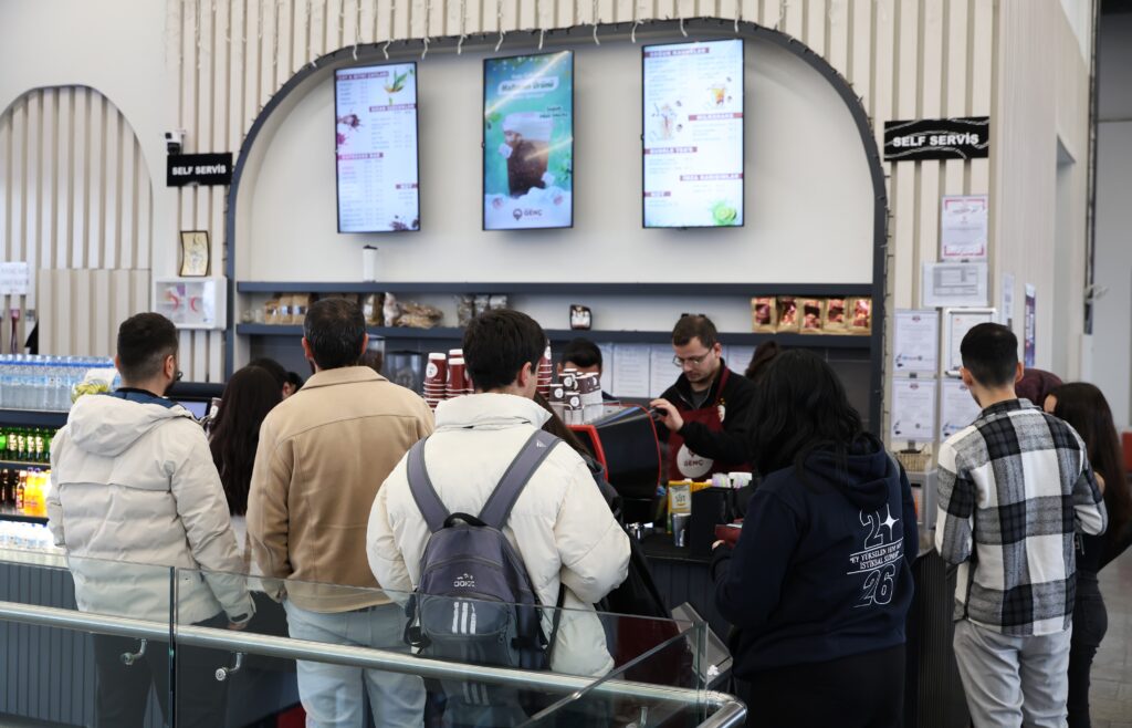 Gençler Genç Kafe’nin Müdavimi Oldu