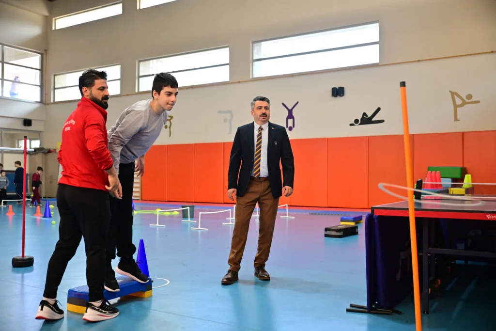 Yıldırım 'engelleri' sevgi ile aşıyor