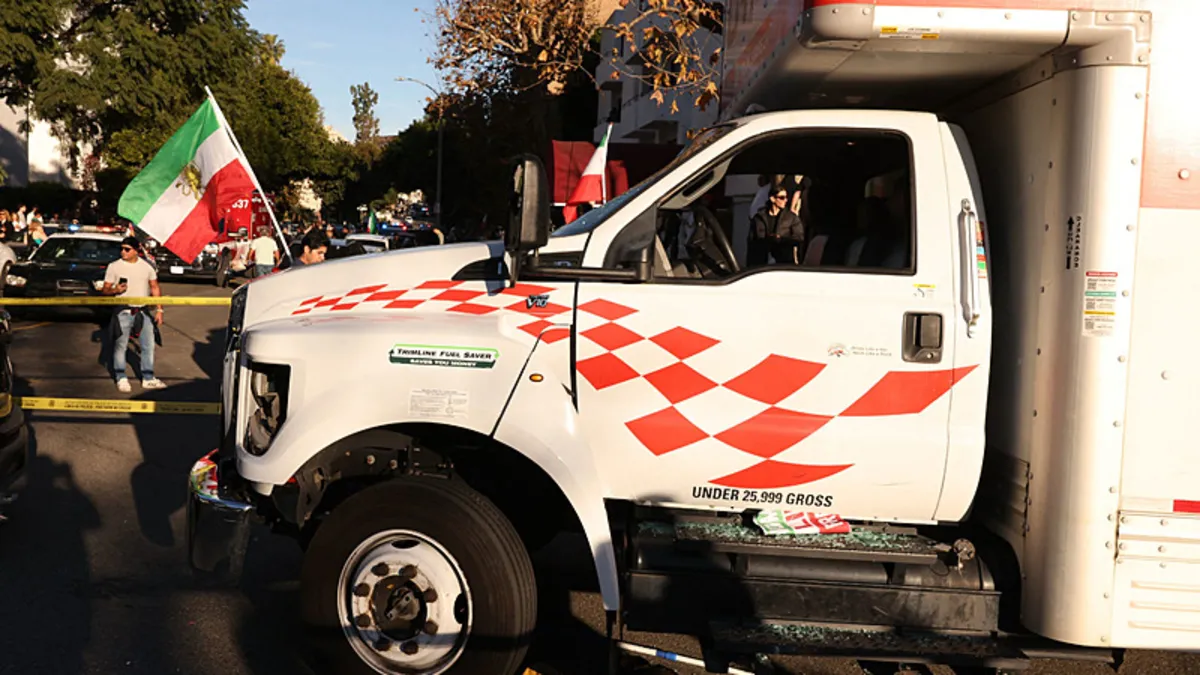ABD'deki İran protestolarına araç daldı! 2 yaralı