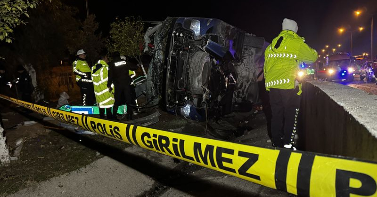 Adana'da otobüs devrildi: 8 yaralı