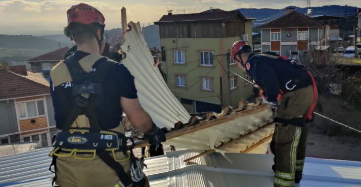 Büyükşehir'den lodosa karşı etkin mücadele