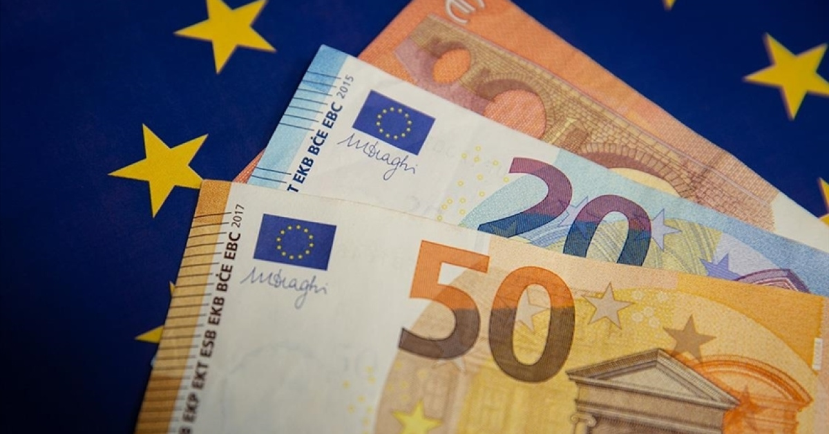 Euro 27 yaşında