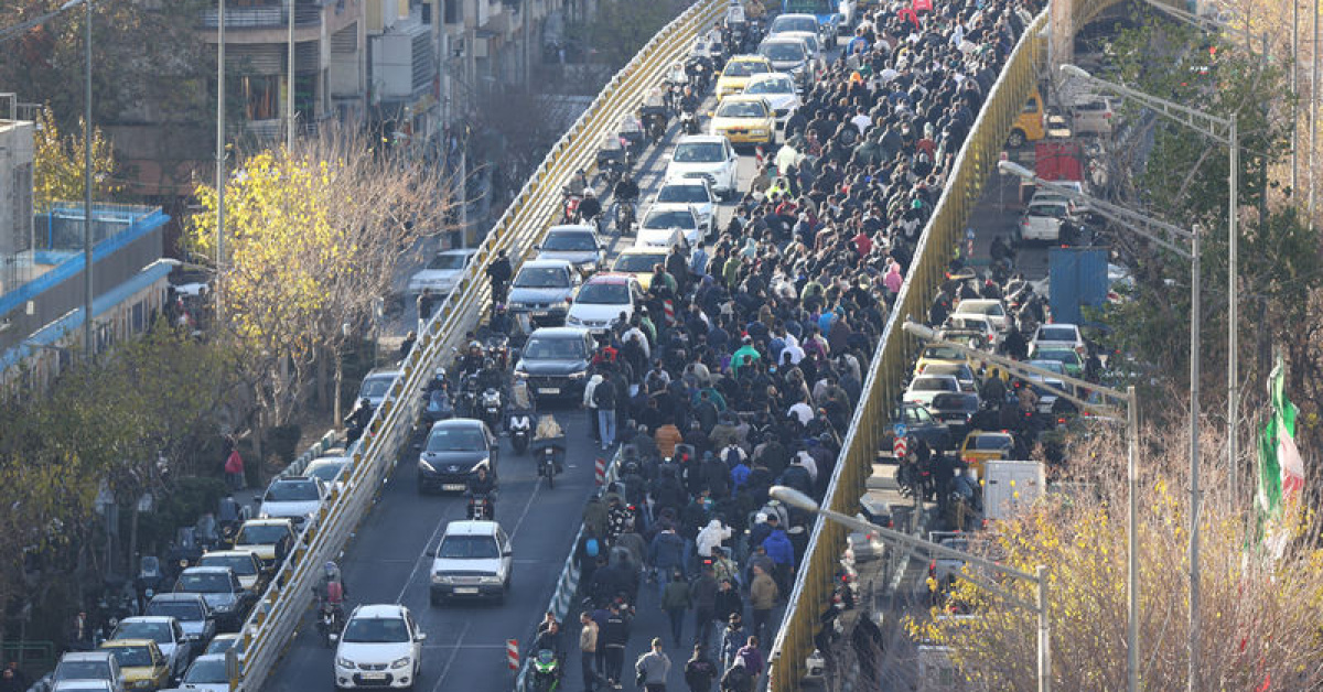İran'da protestolar birçok kentte sürüyor