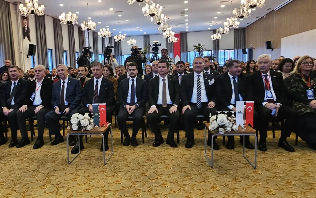 Başkan Aydın Afetlere Dirençli Kentler Paneli’ne Katıldı