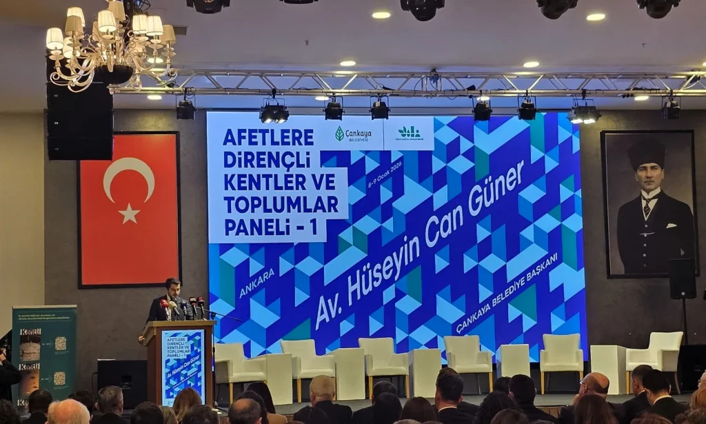 Başkan Aydın Afetlere Dirençli Kentler Paneli’ne Katıldı