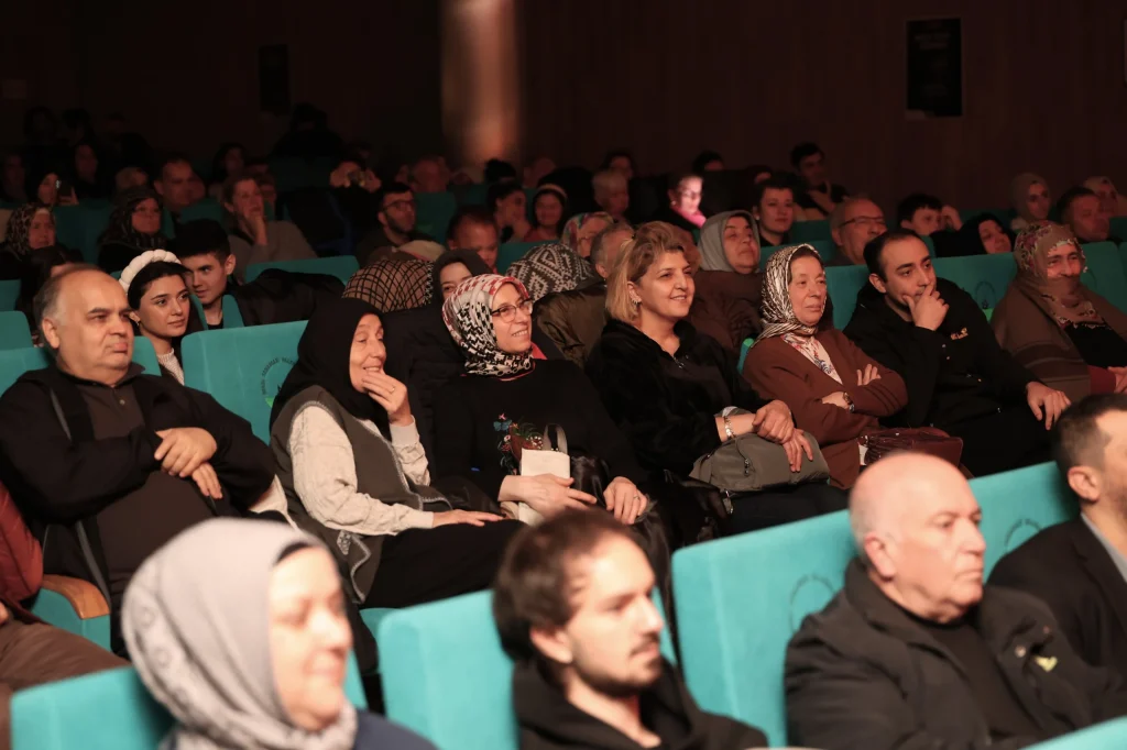 'Miras Değil Mübarek’ Tiyatro Oyunu İkinci Gösterimiyle Büyük Beğeni Topladı