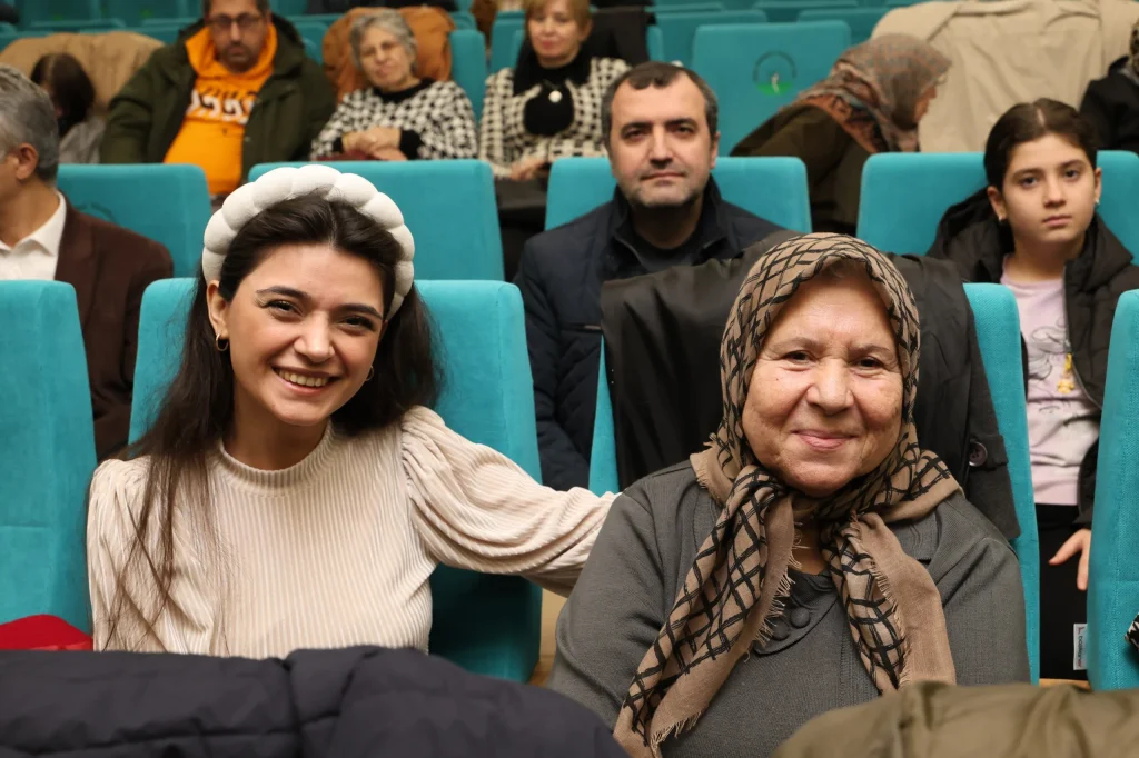 'Miras Değil Mübarek’ Tiyatro Oyunu İkinci Gösterimiyle Büyük Beğeni Topladı