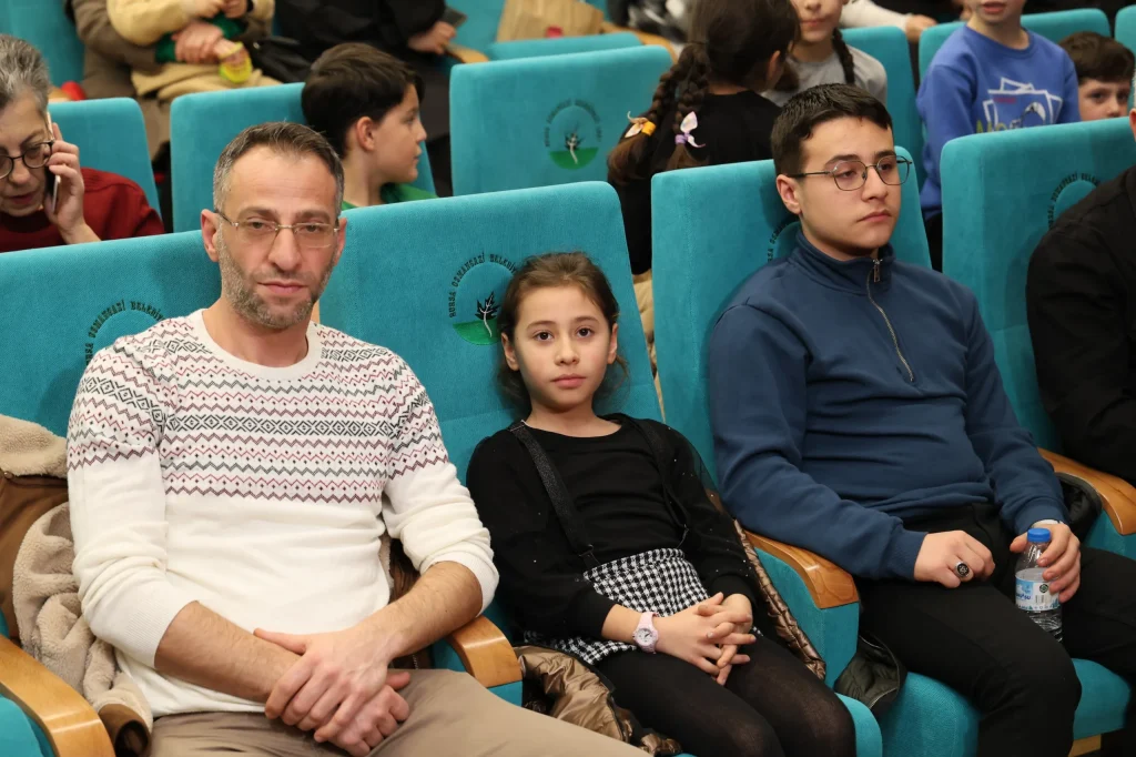 'Miras Değil Mübarek’ Tiyatro Oyunu İkinci Gösterimiyle Büyük Beğeni Topladı