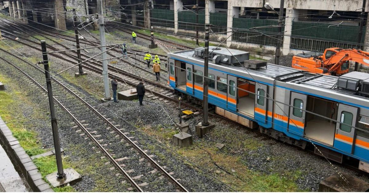 Esenler'de metro raydan çıktı!