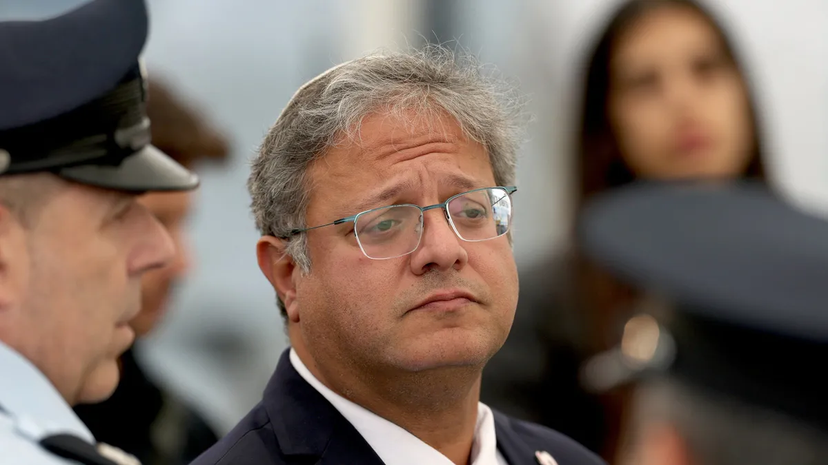 Filistinli Esirler Medya Ofisi: Ben-Gvir, Ofer Cezaevi'ne yaptığı baskında Filistinli esirlerin başına bastı