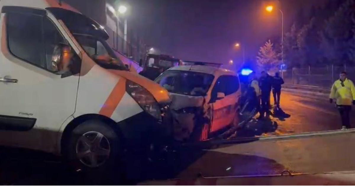Sultanbeyli'de kaza: 2'si polis 3 yaralı