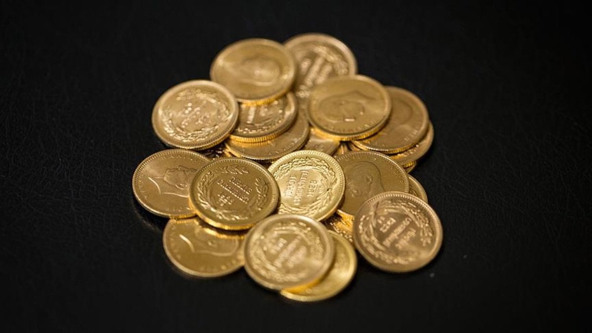 Altın yeni haftaya düşüşle başladı