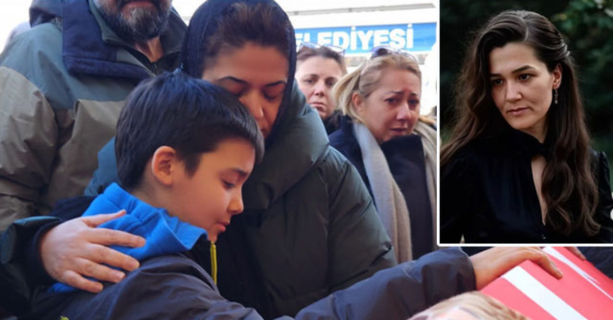 Güle güle öğretmenim... Anneye son sarılış!