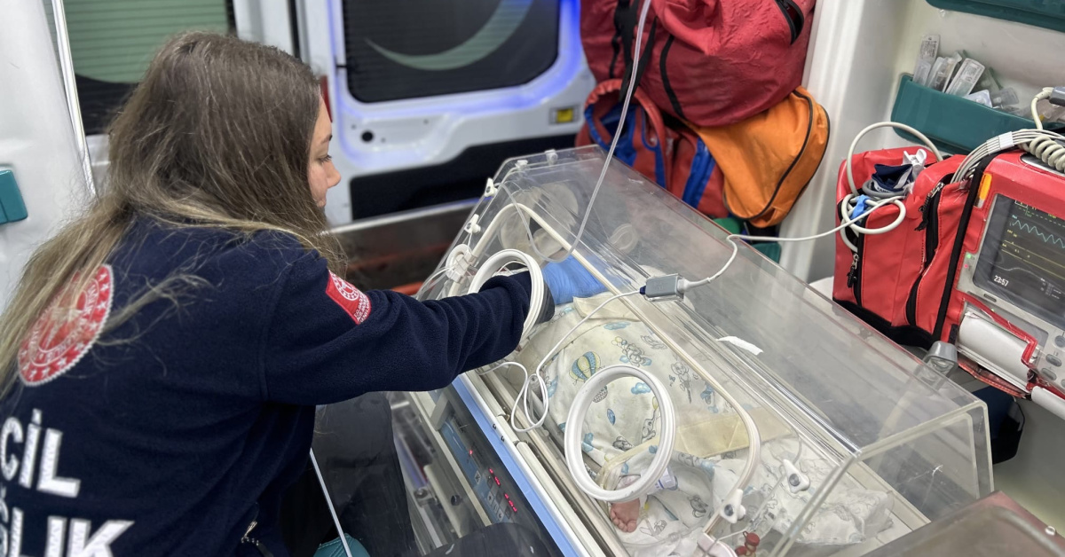 Ambulans uçakla Ankara'ya sevk edildi